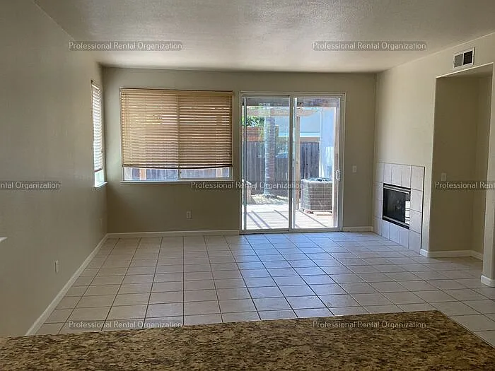 2921 W Creek Ln — Photo 5