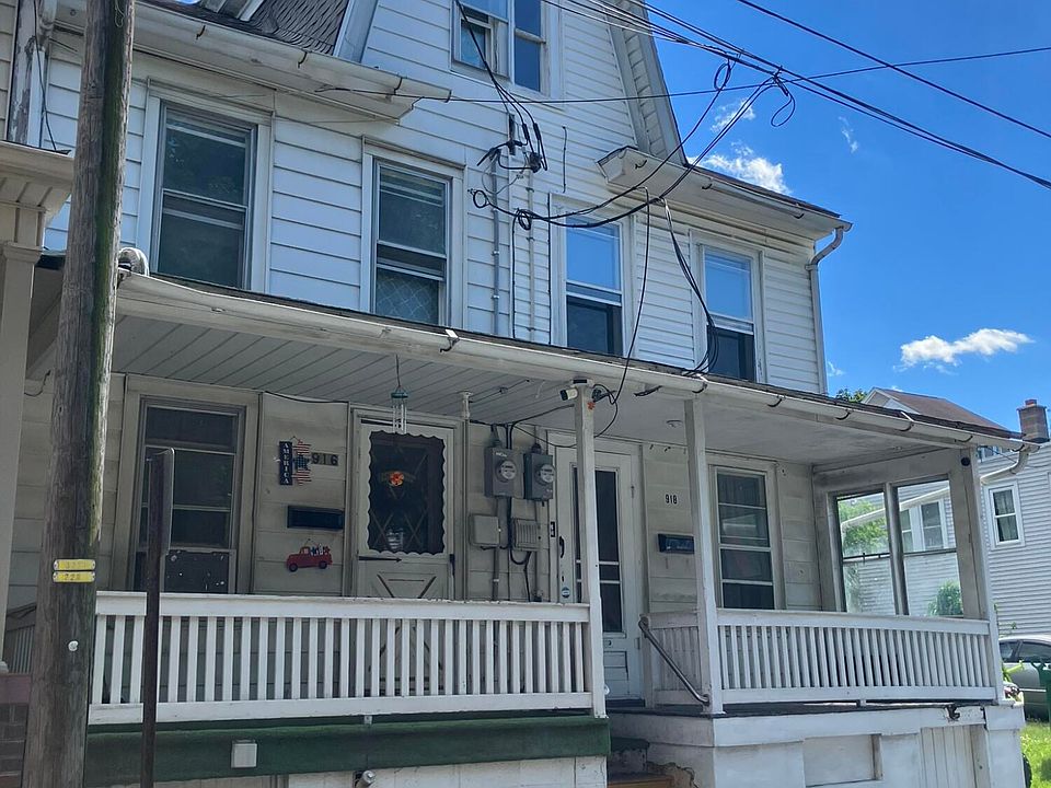 1st image of 916 W Wood St