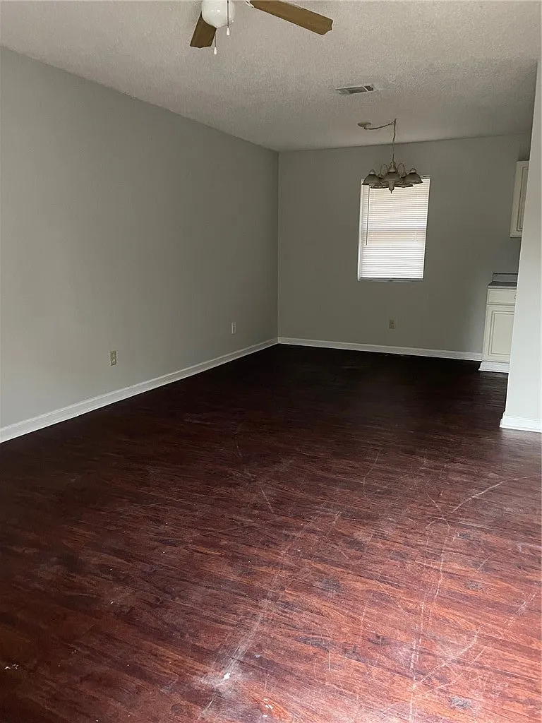 Building Photo - 209 Urbana Oaks Way