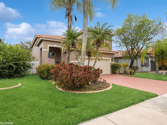 4th image of 19240 NW 13th Street