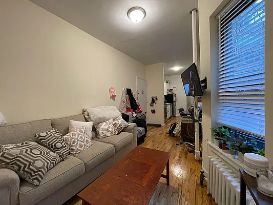 Rented by HOLTON REAL ESTATE INC. | media 13