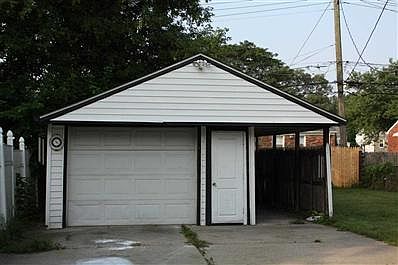 4th image of 18598 Woodside St