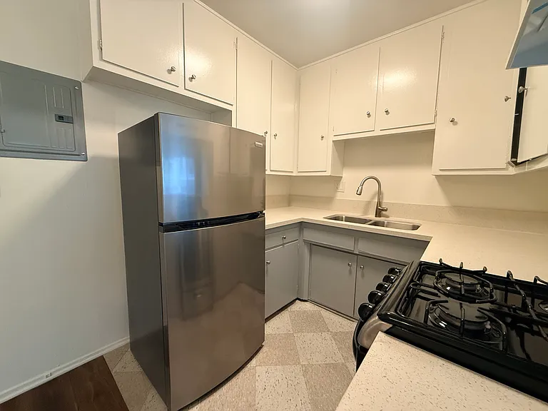 4855 Lexington Ave #101 — Photo 6