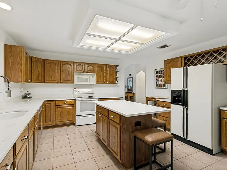 10 Oakwell Farms Pkwy — Photo 11