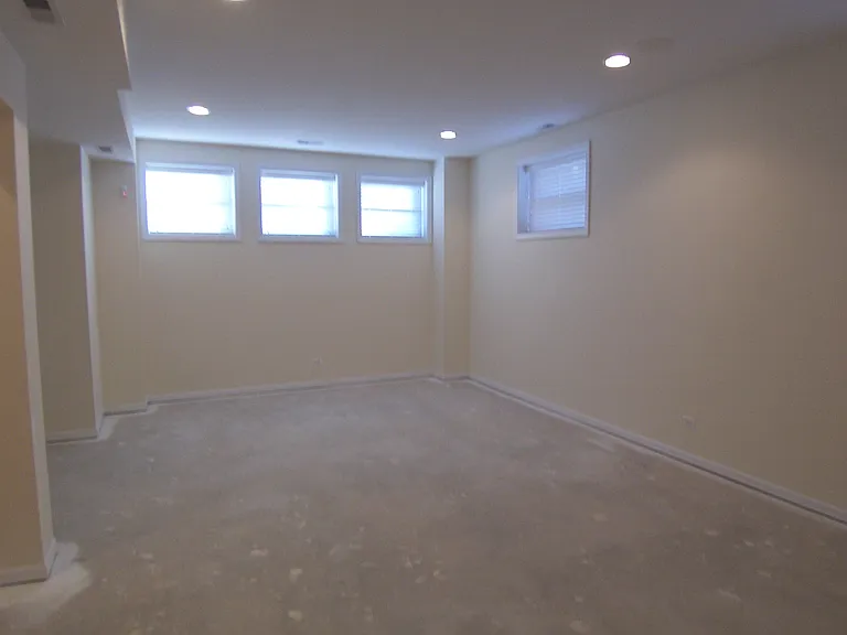 1528 W Greenleaf Ave #1 — Photo 8