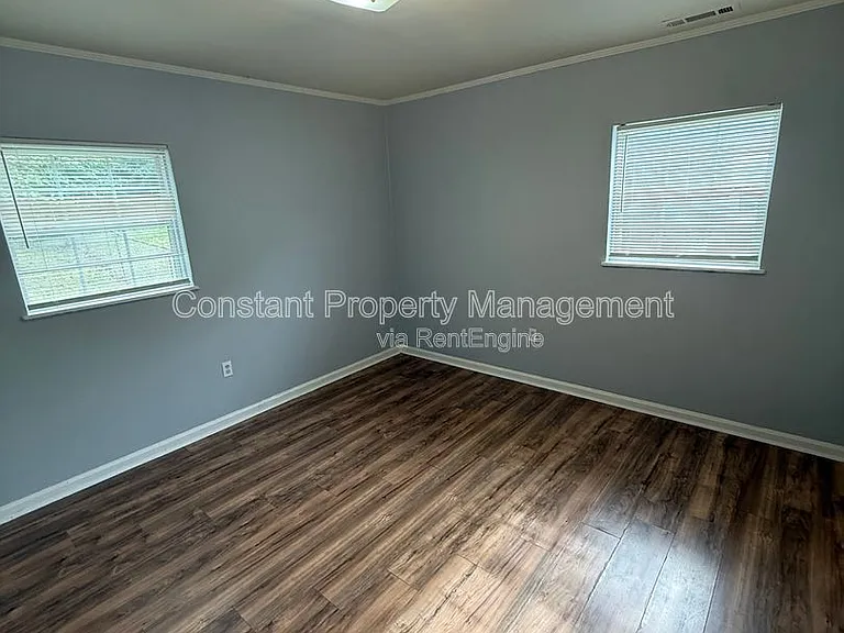 1110 Dewey St — Photo 10