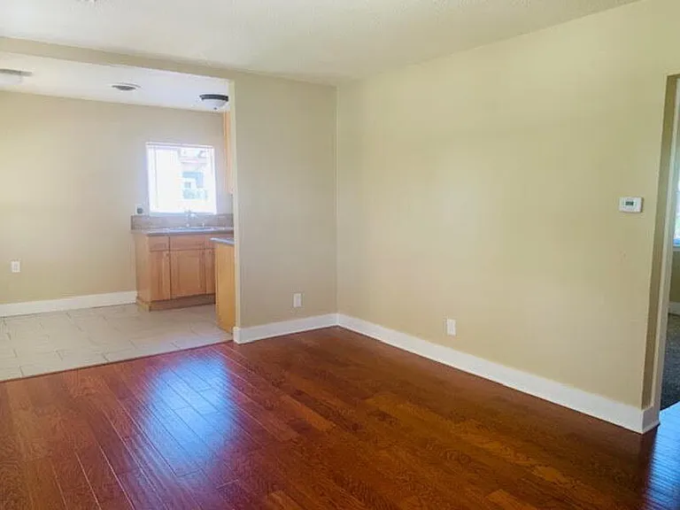 1121 Alton St — Photo 6