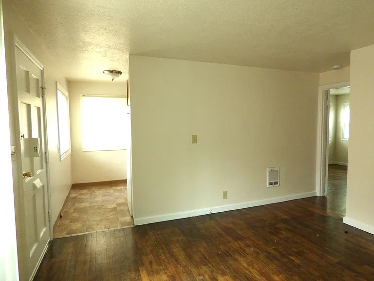 1189 Saginaw St S — Photo 8