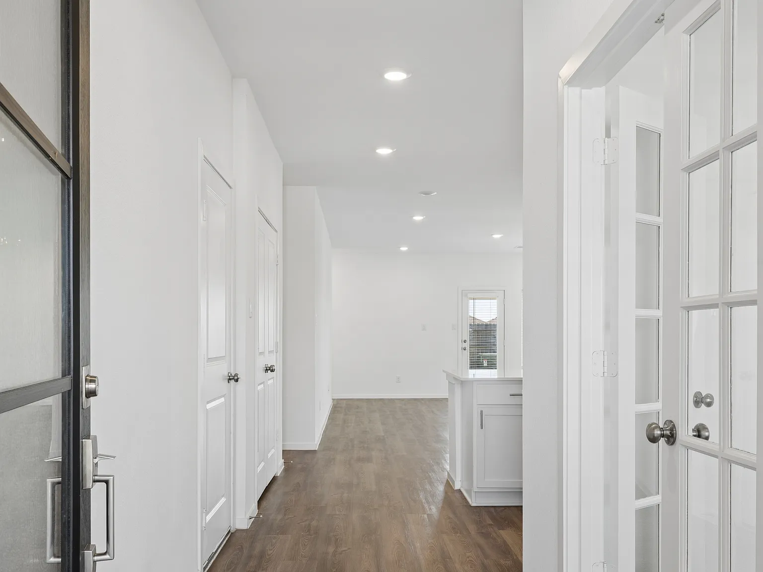 4 bed, 1932 sqft, $2,345 — Photo 2