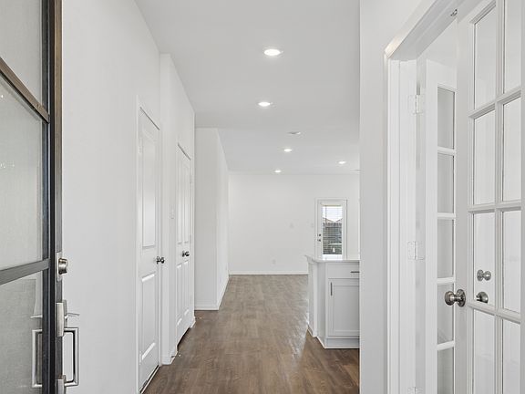 2nd image of 9918 Lockridge Manor Dr