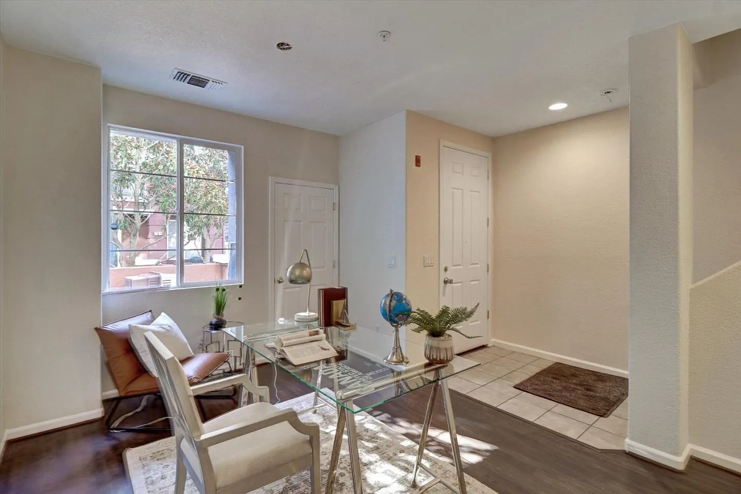 3 bed, 1375 sqft, $4,000 — Photo 2