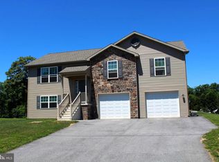 1486 New Chester Rd, New Oxford, PA 17350