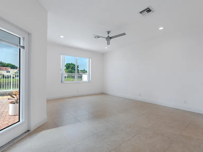 23390 Torre Cir — Photo 26