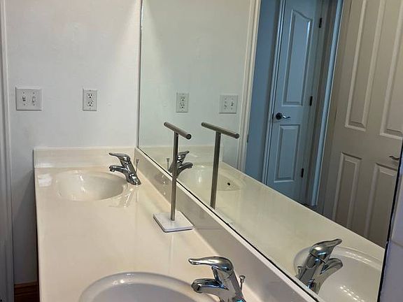 3rd image of 879 Liberty Ln #1