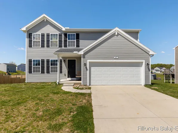 467 Oak View Dr, Middleville, MI 49333