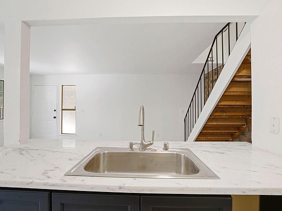 5th image of 4772 Greenholme Dr APT 3