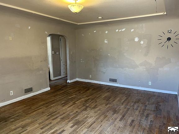 5th image of 612 Floyd Ln