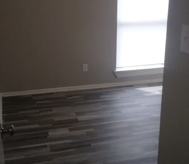 Pointe West Apartments — Photo 6
