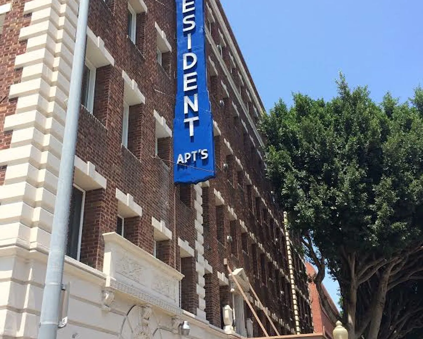 The President Apts...Completely Renovated Apartments...Pet Friendly..Great Location! CALL NOW! — Photo 2