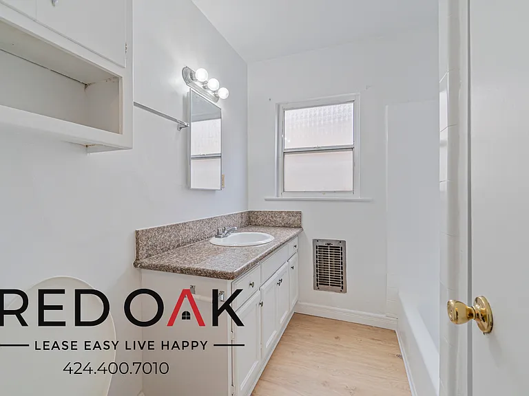 3925 Roxanne Ave #4 — Photo 12