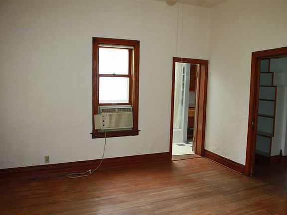 4th image of 305 E Center St