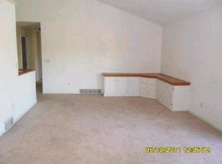 404 Tulip Dr, Three Oaks, MI 49128