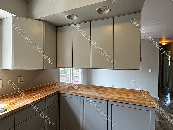 3rd image of 1489 W Princeton Ave