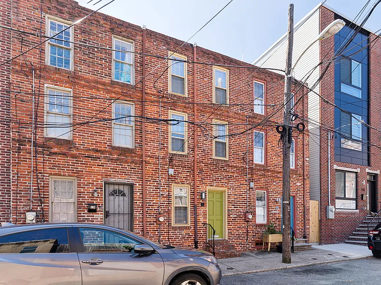 304 Sears St — Photo 3