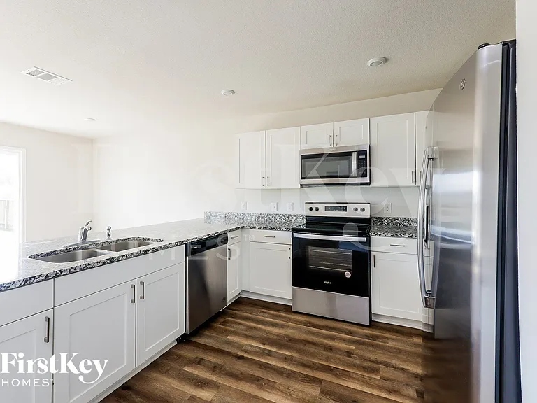 2104 Cedar Bend Dr — Photo 8