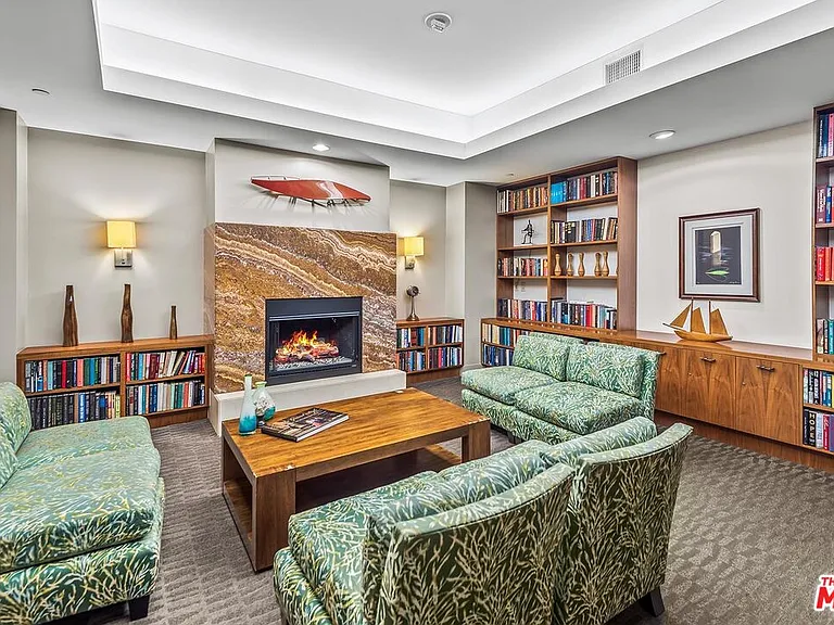 13650 Marina Pointe Dr #306 — Photo 38