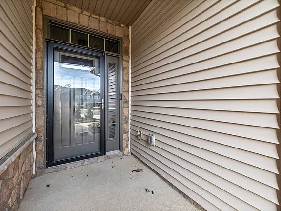 2nd image of 827 Ayrshire Ave