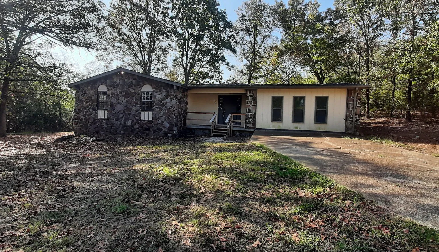 3+/1.5, 1863 sqft Home for Lease at 270 Sharon St, Batesville ($1400) — Photo 1