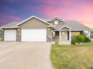 825 Cathy Dr, Tea, SD 57064
