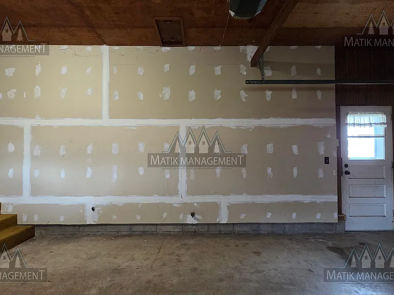 208 3rd St SW — Photo 3