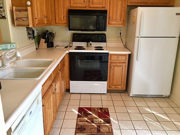 4th image of 1 Manorwood Dr