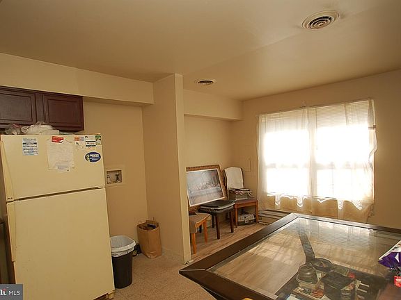 4th image of 405 Allens Aly