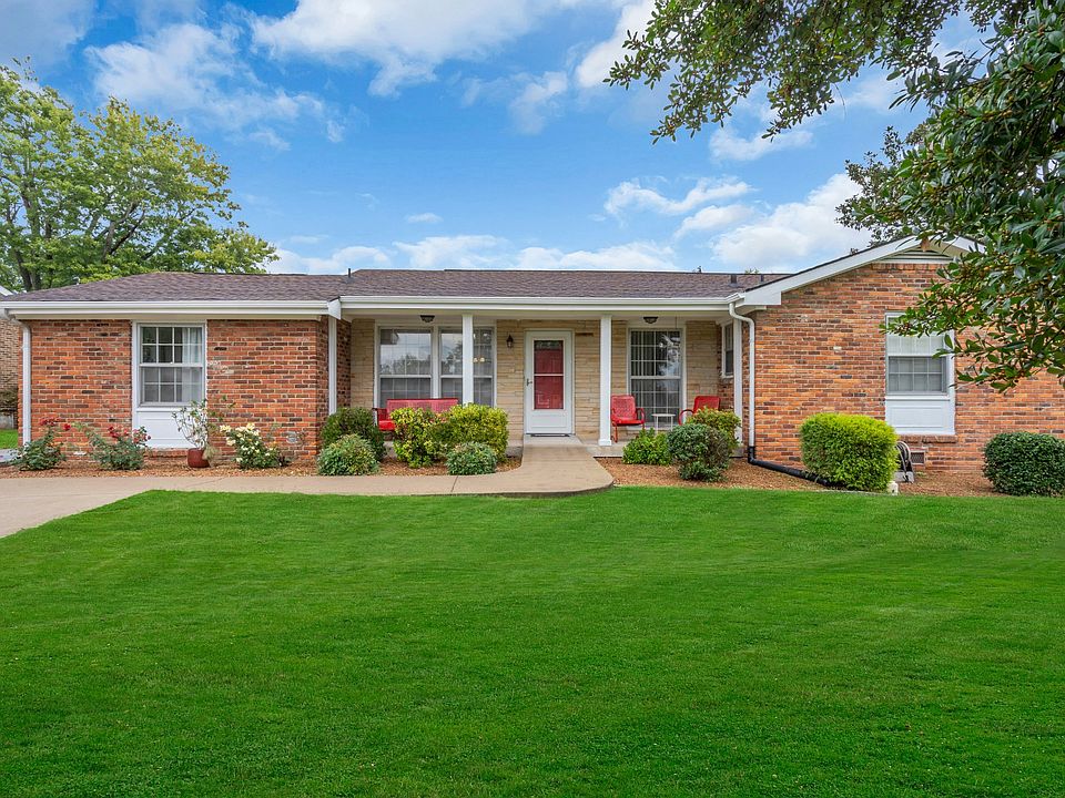 1st image of 203 Kingswood Dr
