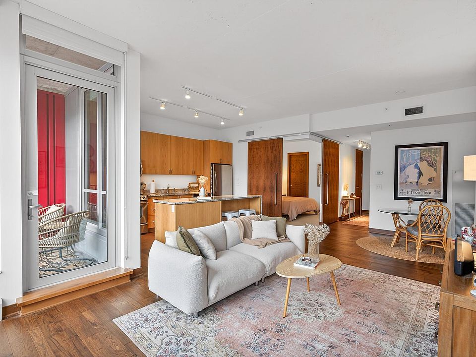 1st image of 901 2nd St S #406