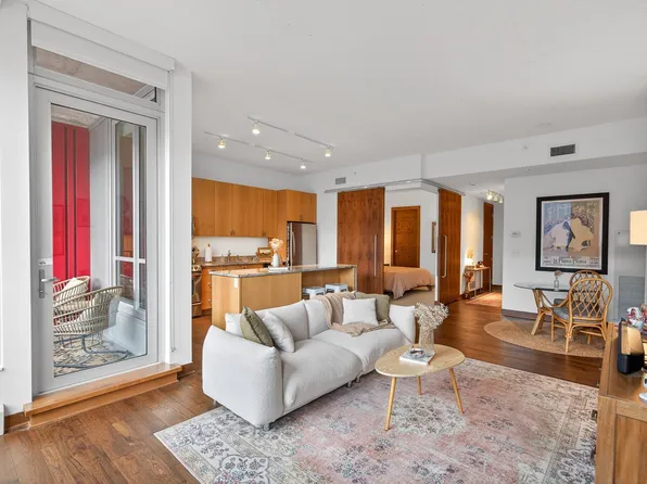 901 2nd St S #406, Minneapolis, MN 55415