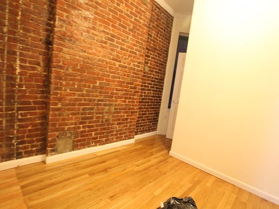 4th image of 309 E 83rd St #4A