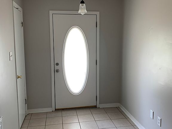 3rd image of 10 Heatherwood Dr