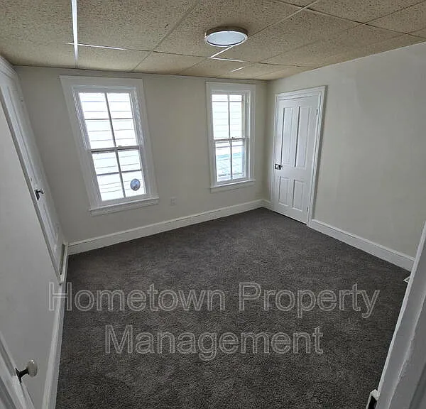 548 Nelson St — Photo 4