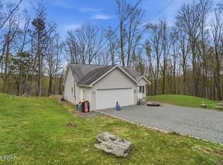118 Smithview Dr, Greentown, PA 18426