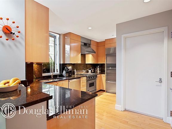 4th image of 146-148 W 22nd St APT 12