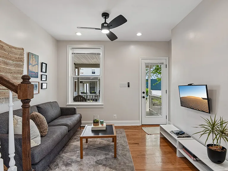 612 Harding Pl — Photo 3