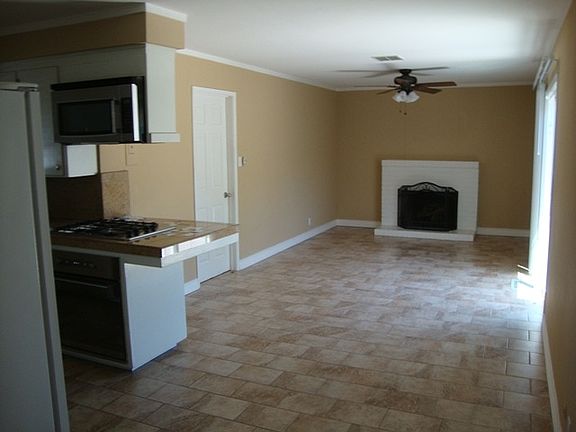 3rd image of 1118 Tamarack Dr
