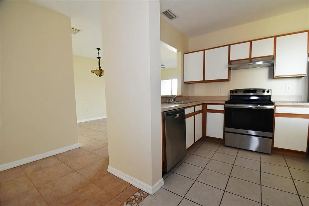 3 bed, 2.0 bath, 1151 sqft, $1,600 — Photo 2