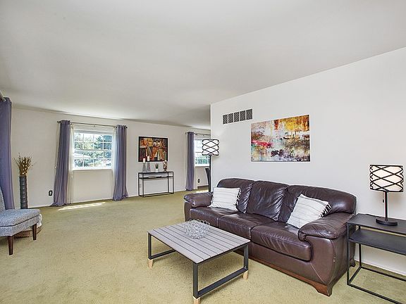 4th image of 2733 Kepess Ct