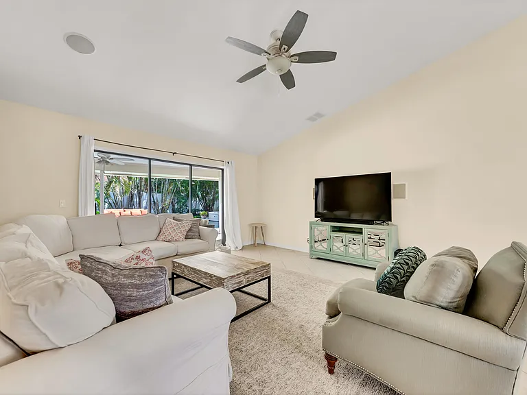 88 Pinehill Trl E — Photo 7