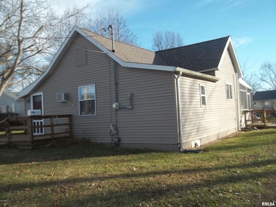 1st image of 305 W 11th St